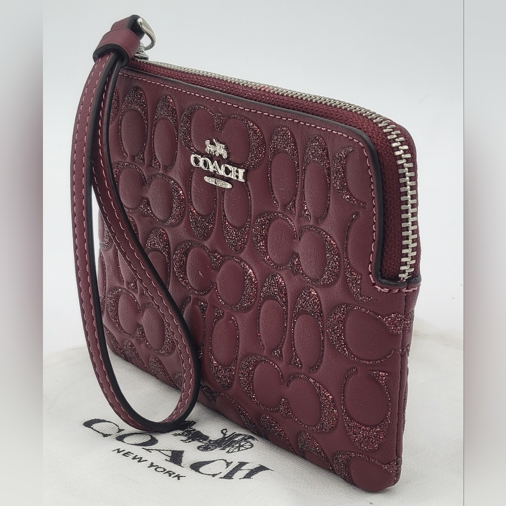 💥NWT💥 Coach Glitter Leather Wristlet, Wine - Picture 2 of 9
